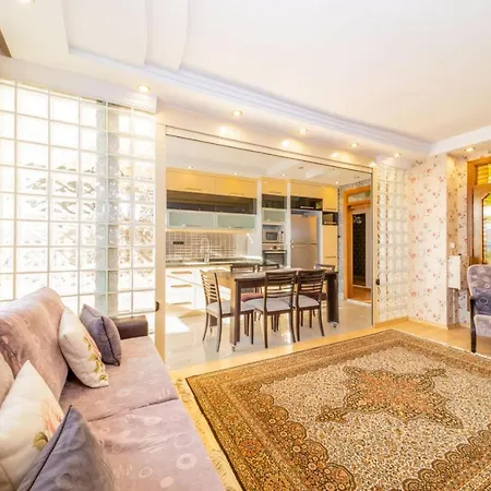 Lovely Flat With Sea View Near In Muratpasa