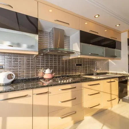 Lovely Flat With Sea View Near In Muratpasa Apartment Antalya