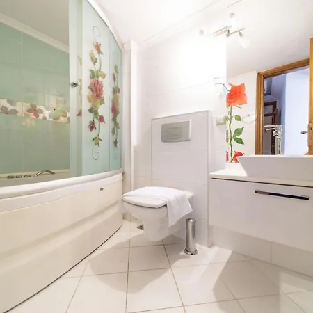 Lovely Flat With Sea View Near In Muratpasa Apartment